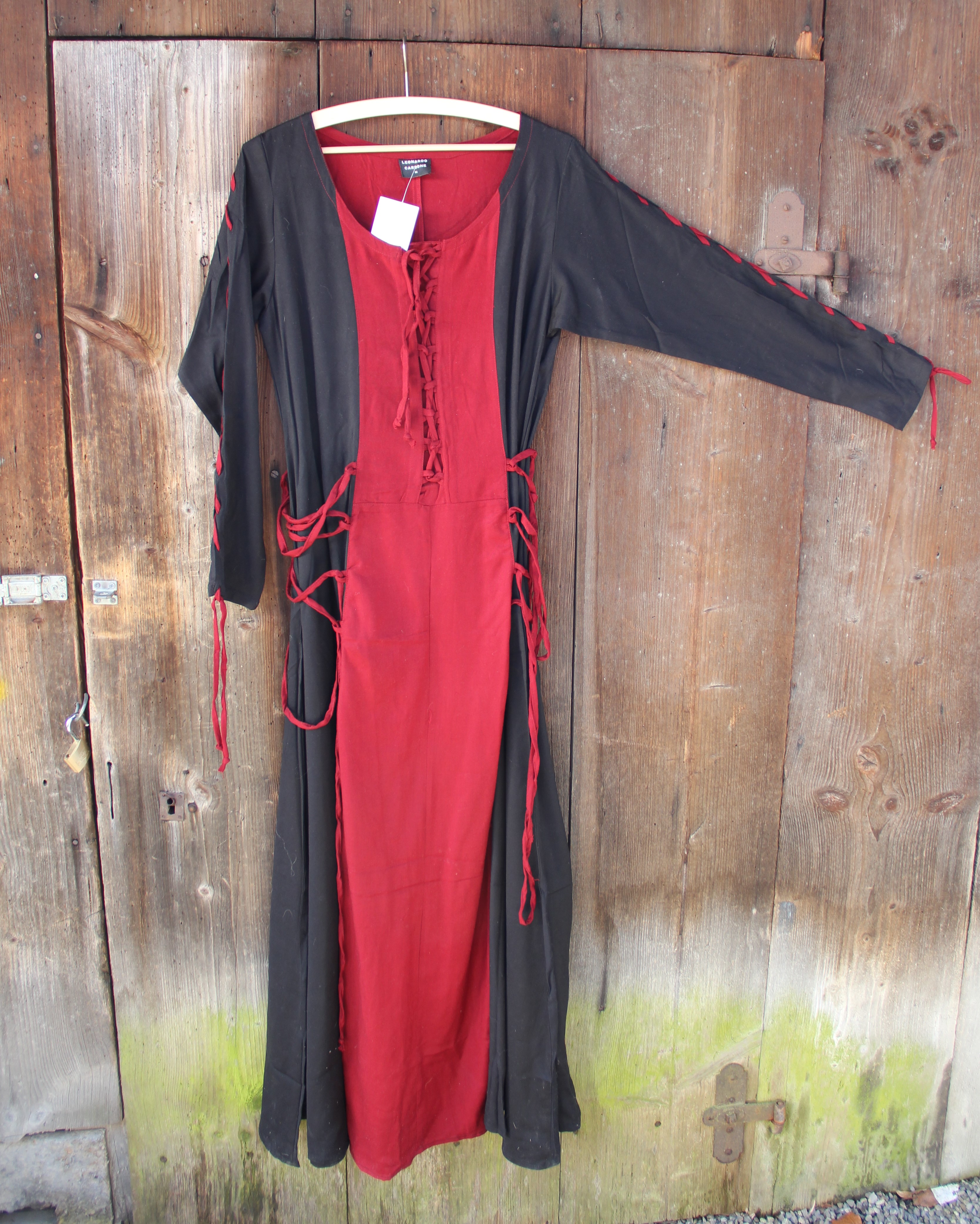 rot schwarzes Kleid, Ärmel geschnürt